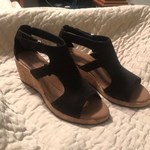 Clark’s Unstructured Black Wedges